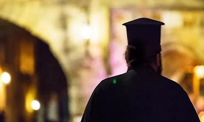 Σάλος στην Κύπρο: Σκάνδαλο με σεξουαλικές συνευρέσεις μοναχών με πιστούς και ψεύτικα θαύματα σε Μονή