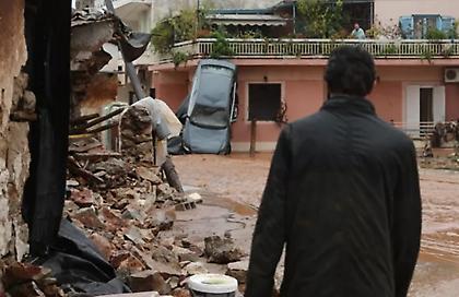 Ξεκίνησε η δευτεροβάθμια δίκη για τη φονική πλημμύρα στην Μάνδρα το 2017- Κατηγορούμενη και η Ρένα Δούρου