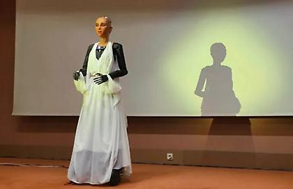 Sophia: Στη Ρόδο το πιο διάσημο ανθρωποειδές ρομπότ - Απάντησε σε ερωτήματα και στην ελληνική γλώσσα (video)