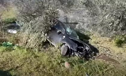 Τρελή πορεία αυτοκινήτου στην Αμφιλοχία - Παρέσυρε ό,τι βρήκε μπροστά του - Δείτε βίντεο