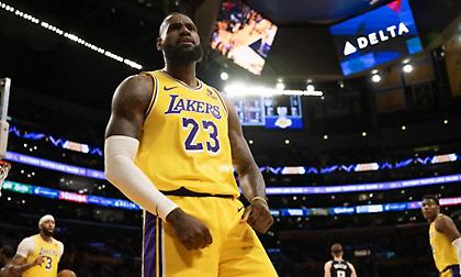 Νοκ άουτ ο ΛεΜπρόν κόντρα στους Μπακς!