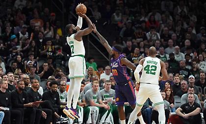 Άλωσαν το Φίνιξ οι Σέλτικς, ιστορικό ρεκόρ ο Ντόντσιτς