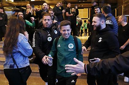 Αποθέωση για την αποστολή του Παναθηναϊκού στο ξενοδοχείο από τον κόσμο!