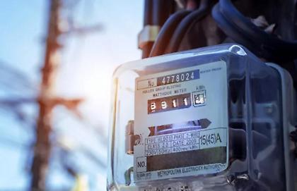 Έως 42 % μειώθηκαν τα τιμολόγια ρεύματος στο α' τρίμηνο