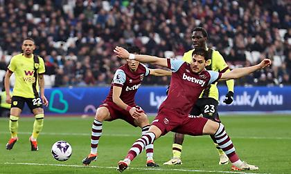 Άτυχος Μαυροπάνος: Πέτυχε αυτογκόλ και έκανε το 2-0 για την... Μπέρνλι κόντρα στη Γουέστ Χαμ!