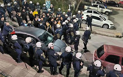 Πήραν αναβολή και αφέθηκαν ελεύθεροι οι έξι συλληφθέντες φίλοι της ΑΕΚ στη Λαμία