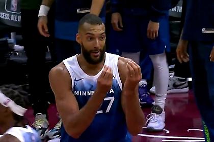 Βαριά «καμπάνα» σε Γκομπέρ για χειρονομία χρηματισμού προς τους διαιτητές