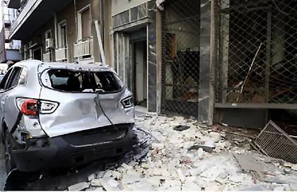 Έκρηξη σε κάβα στην Καλλιθέα: Ποιος είναι ο ιδιοκτήτης που μπήκε στο στόχαστρο - Η μυστηριώδης μηχανή που περνάει