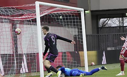 Aσταθής επέμβαση του Σίνα σε σουτ του Ζβόναρεκ, μείωσε σε 3-1 για την Μπάγερν ο Ράμσακ