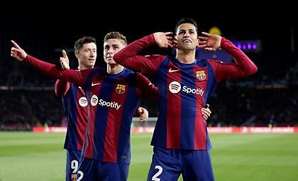 Καταιγίδα η Μπαρτσελόνα, έπνιξε τη Νάπολι και επέστρεψε στα προημιτελικά