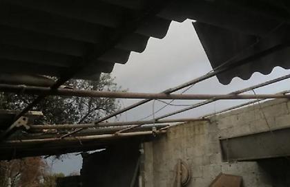 Ανεμοστρόβιλος «χτύπησε» το Μεσολόγγι - Ζημιές στην πόλη