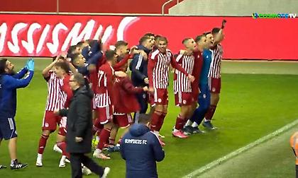 Πανηγύρισαν με τον κόσμο τους τη μεγάλη πρόκριση επί της Μπάγερν Μονάχου οι πιτσιρικάδες του Ολυμπιακού!