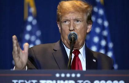 Ο Τραμπ «θα απελευθερώσει» τους φυλακισμένους για την επίθεση στο Καπιτώλιο αν επανεκλεγεί