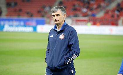 Νικολακόπουλος: «Ανοιχτό να παίξει για πρώτη φορά με 3 στόπερ ο Μεντιλίμπαρ στο Ολυμπιακός-Μακάμπι»