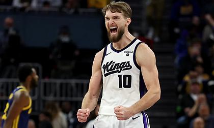 Ο Σαμπόνις έγραψε ιστορία με 47 διαδοχικά double-double