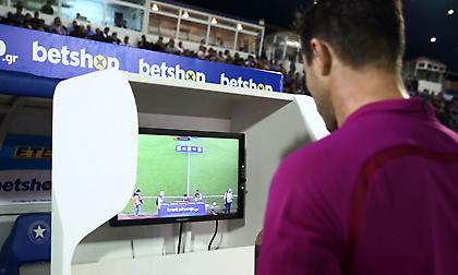 Οι διαιτητές «τρελαίνονται» ότι τους φωνάζει ο… VARίστας