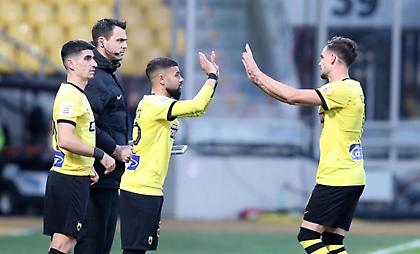 Πάνοπλη μετά τη διακοπή η ΑΕΚ