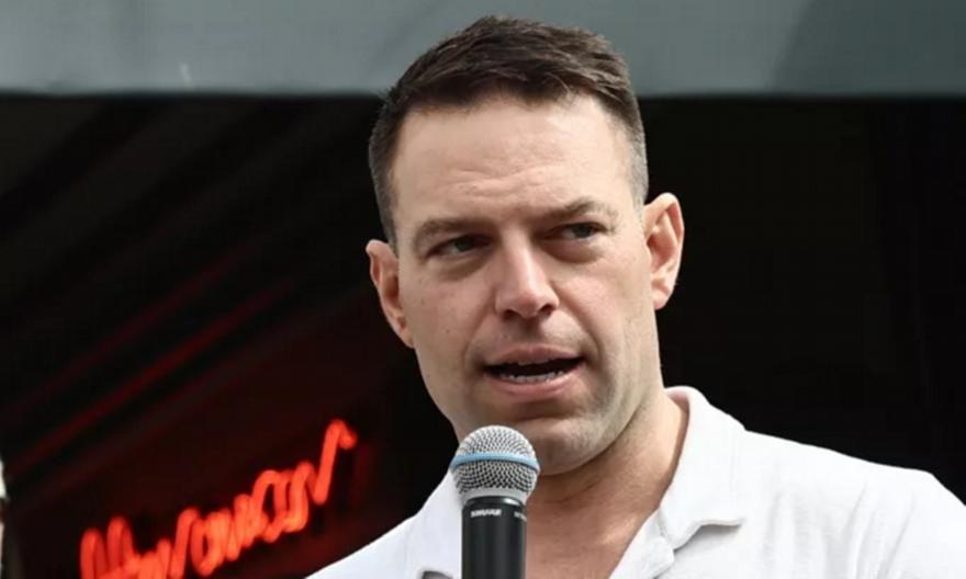 Κασσελάκης από Θήβα: «Είμαι υπερήφανος για τη χώρα μου, αλλά όχι για όλα όσα συμβαίνουν»