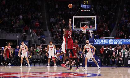Απέδρασαν από το Ντιτρόιτ οι Χιτ με buzzer beater του Αντεμπάγιο από το... σπίτι του!