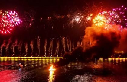 Το Πατρινό Καρναβάλι πέρασε στην ιστορία: Πάνω από 60.000 καρναβαλιστές - Φαντασμαγορική η Τελετή Λήξης