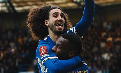 Προβάδισμα με Κουκουρέγια και χαμένο πέναλτι ο Στέρλινγκ για Τσέλσι