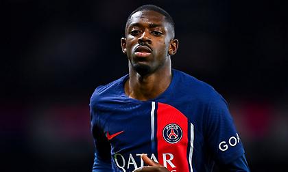 Ασθενοφόρο στο ξενοδοχείο που έμεινε η Παρί στο Μονπελιέ για το αυτί του Ντεμπελέ