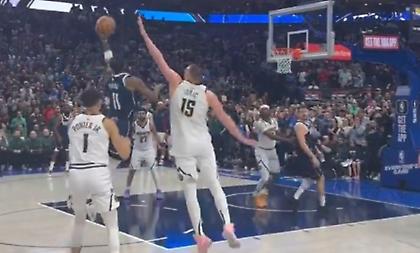 Το τρομερό καλάθι νίκης του Ίρβινγκ από κοντινή λήψη