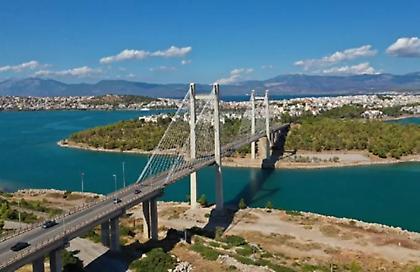 Νεαρός έπεσε από τη γέφυρα της Χαλκίδας