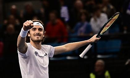 Βοήθησε σε ανακαίνιση σπιτιών στο Μαϊάμι ο Τσιτσιπάς