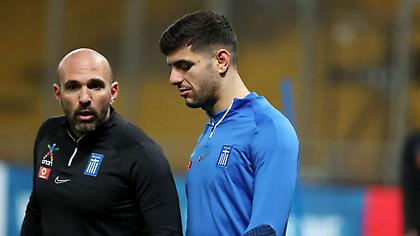 Η στιγμή της αποχώρησης Κουλιεράκη από την προπόνηση της Εθνικής