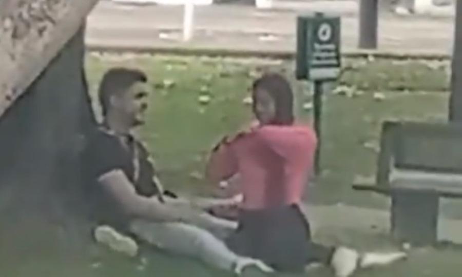 Ζευγάρι ξέφυγε και επιδόθηκε σε... προκαταρκτικά σε πάρκο μέρα μεσημέρι!