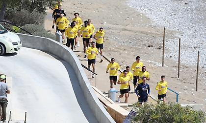 Προπόνηση και στην… παραλία για την ΑΕΚ στην Κύπρο (pics)