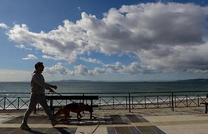 Καιρός: Αίθριος με τοπικές νεφώσεις και ανέμους ως 6 μποφόρ