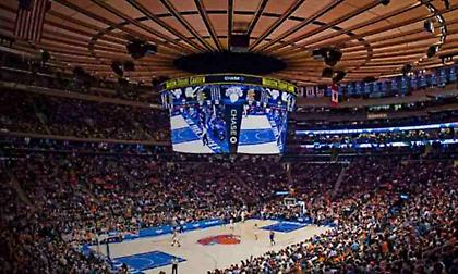 Από γήπεδο μπάσκετ σε παγοδρόμιο χόκεϊ: Η εντυπωσιακή μεταμόρφωση του Madison Square Garden σε δευτερόλεπτα!