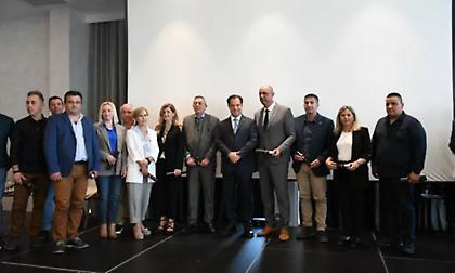 Ο Άδωνις Γεωργιάδης βραβεύτηκε για την προσφορά του στο ΕΚΑΒ