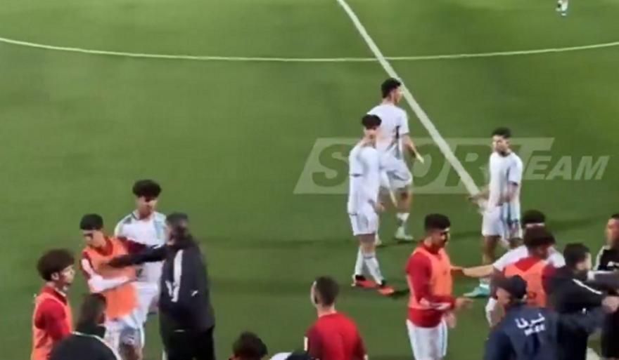 Αλγερία: Ο προπονητής της U20 χαστούκισε τους παίκτες του μετά από καυγά με αντιπάλους