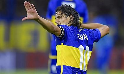 Γκολάρα Καβάνι με εναέριο γυριστό σουτ