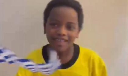 ΑΕΚ: «Χρόνια Πολλά Ελλάδα» – Υπέροχος Γκαρσία junior, εύχεται τραγουδώντας το «Μάνα μου τα κλεφτόπουλα»!