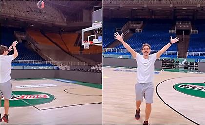 Ο Γιαννακόπουλος αναπαριστά το… νικητήριο καλάθι του Σλούκα στον τελικό της Ευρωλίγκας