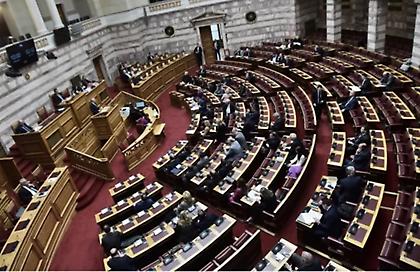 Σε θέση μάχης η κυβερνητική πλεοψηφία ενόψει της πρότασης δυσπιστίας