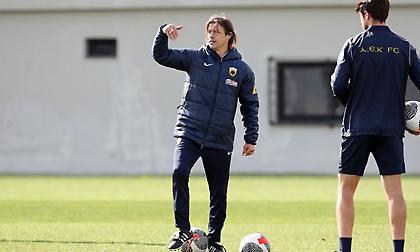 Κετσετζόγλου: «Πρωτόγνωρο το ότι δεν βλέπεις παίκτες της ΑΕΚ να κάνουν ατομικό»