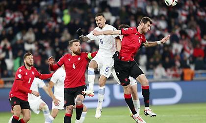 Κουρμπέλης: «Το θέλαμε πολύ, πονέσαμε ακόμα περισσότερο, αλλά είμαστε υποχρεωμένοι να σηκώσουμε κεφάλι»