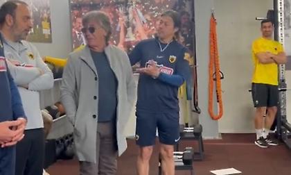 Στην προπόνηση της ΑΕΚ ο Μαύρος - Τι είπε σε παίκτες και Αλμέιδα