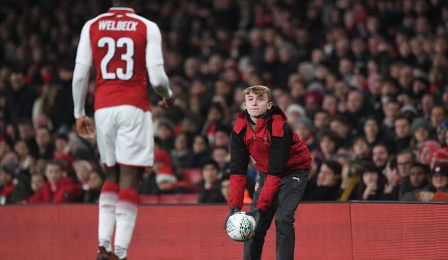 Premier League: Τα ball boys θα σταματήσουν να δίνουν την μπάλα στους παίκτες