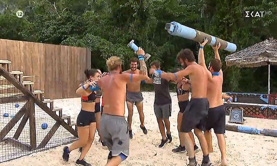 Survivor: Ξέφρενοι πανηγυρισμοί για τους Μπλε - Κοιτούν με πικρία οι Κόκκινοι