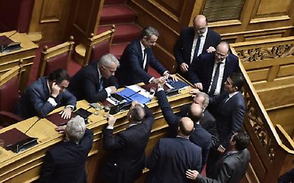 Καταψηφίστηκε από 159 βουλευτές η πρόταση δυσπιστίας για τα Τέμπη