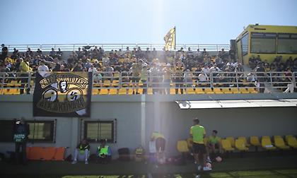 Ο Αλμέιδα αποθεώθηκε από τους οπαδούς που δίνουν δυναμικό παρών στο ΑΕΚ Β’ – ΑΕΛ