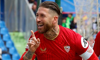 Έκλεισε τα 38, σκόραρε, και πανηγύρισε με τούρτα ο Σέρχιο Ράμος!