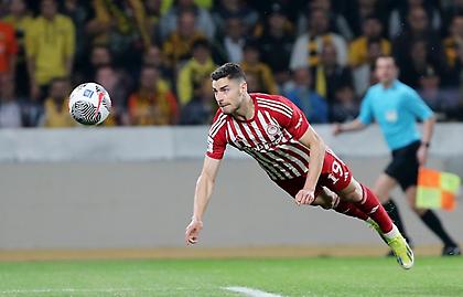 Άγγιξε το γκολ με κεφαλιά-ψαράκι του Μασούρα ο Ολυμπιακός