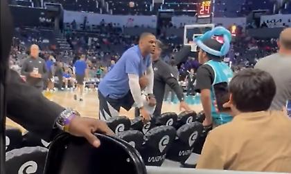 Αρπάχτηκε με οπαδό των Χόρνετς ο Γουέστμπρουκ: «Να σέβεσαι!»